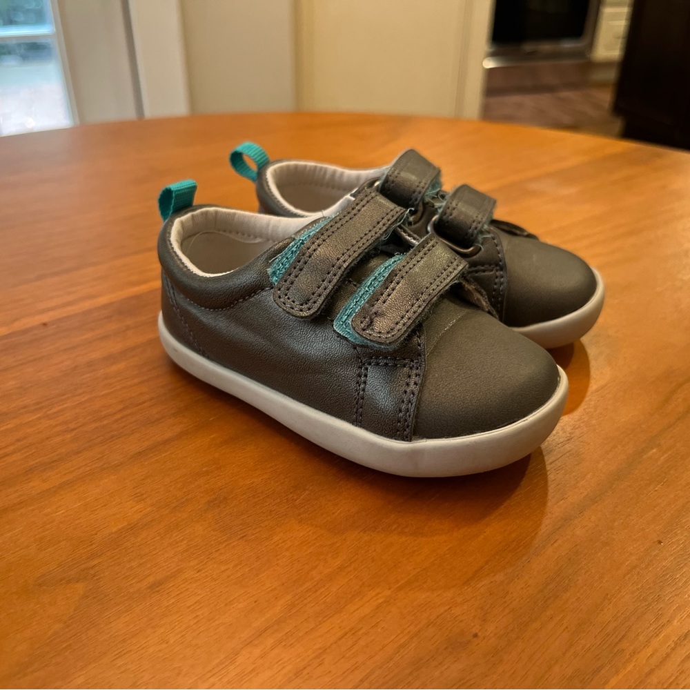 Ten Little Size 6 Gray Velcro Leather Sneaker